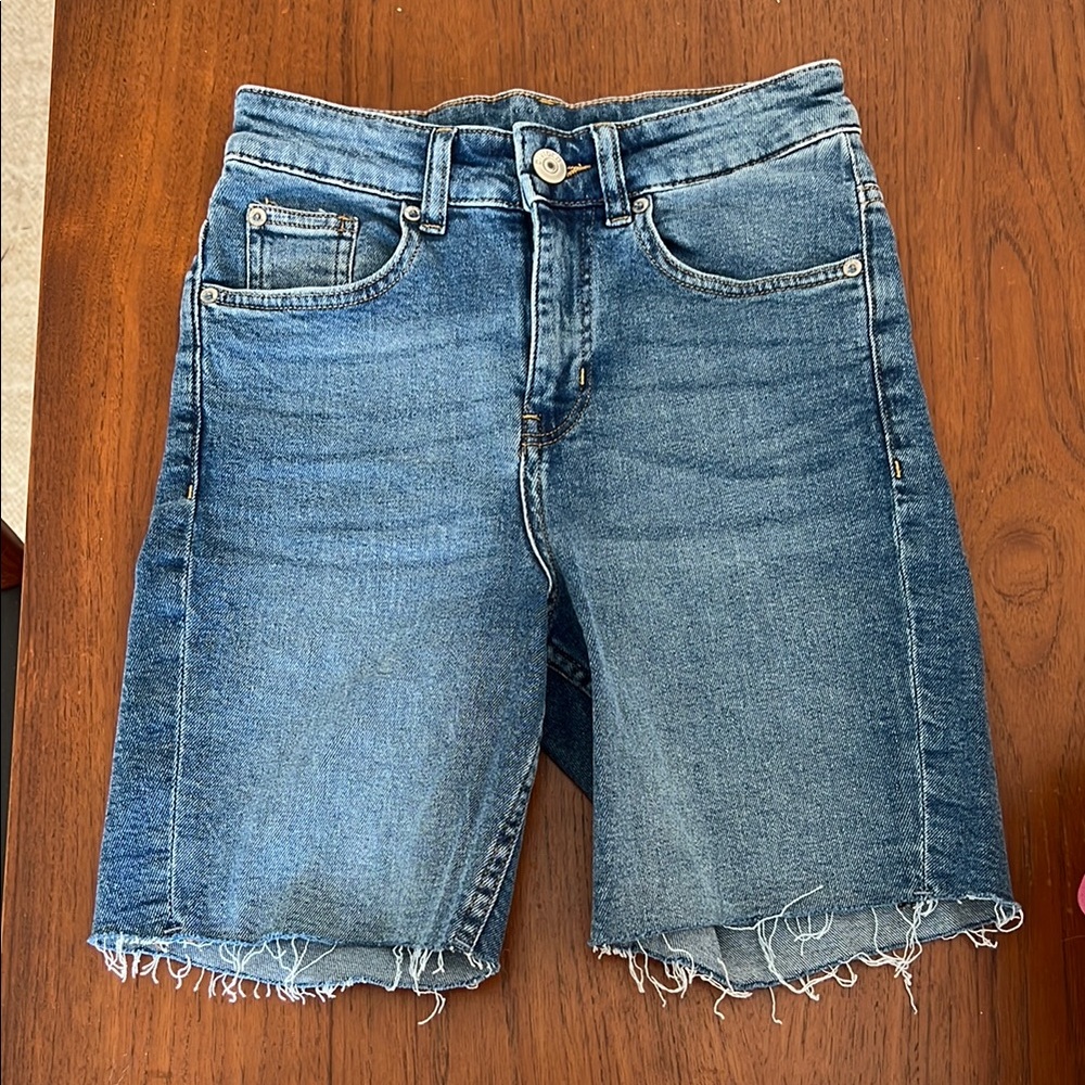 H&M Cutoff Short Size 6